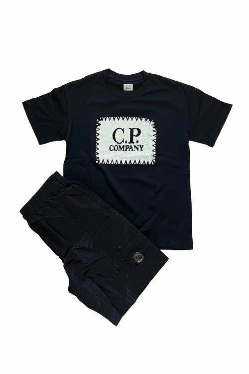 Ensemble noir C.P. Company fond blanc