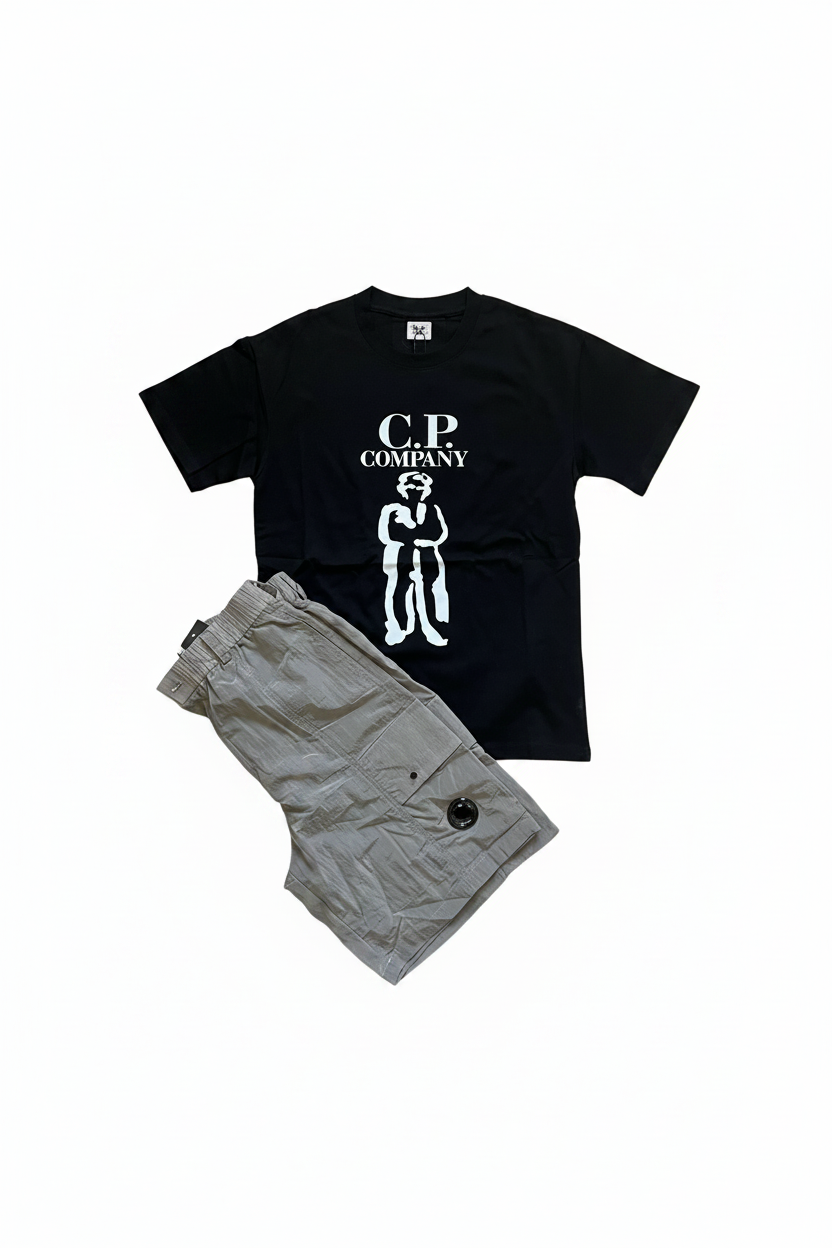 Ensemble noir/gris C.P. Company fond blanc