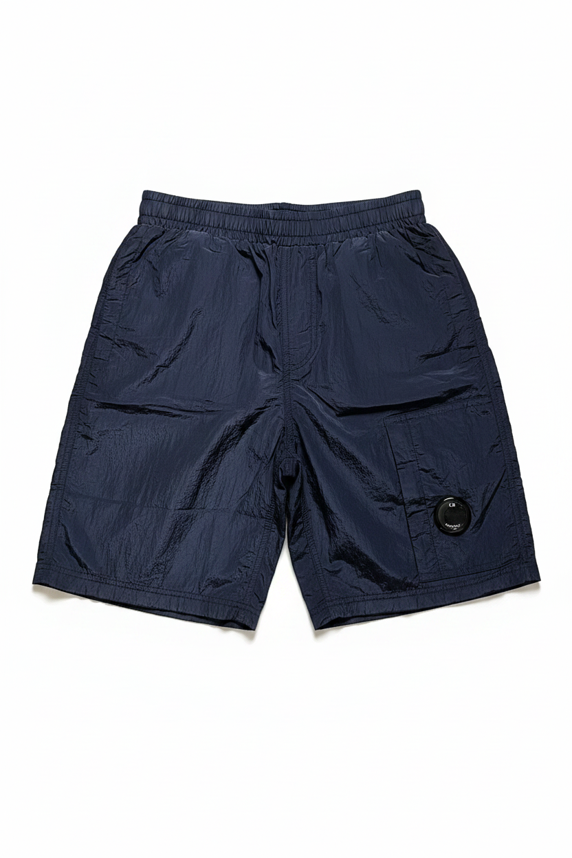 Short bleu fond blanc
