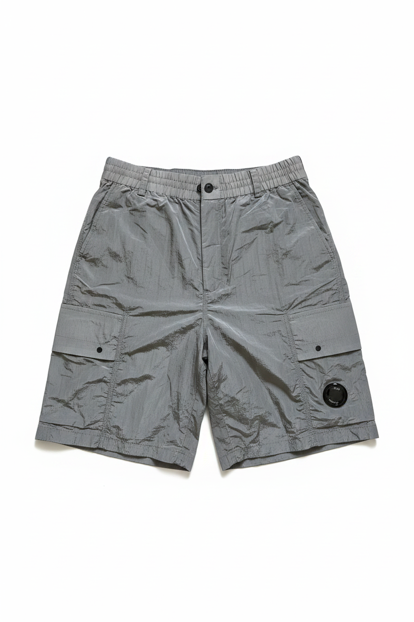 Short gris C.P. Company fond blanc
