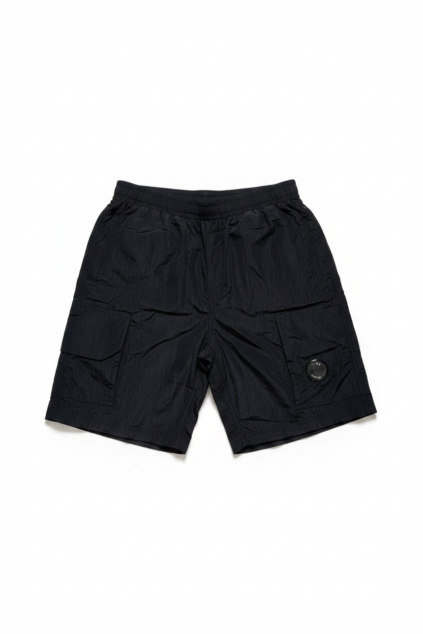Short noir C.P. Company fond blanc